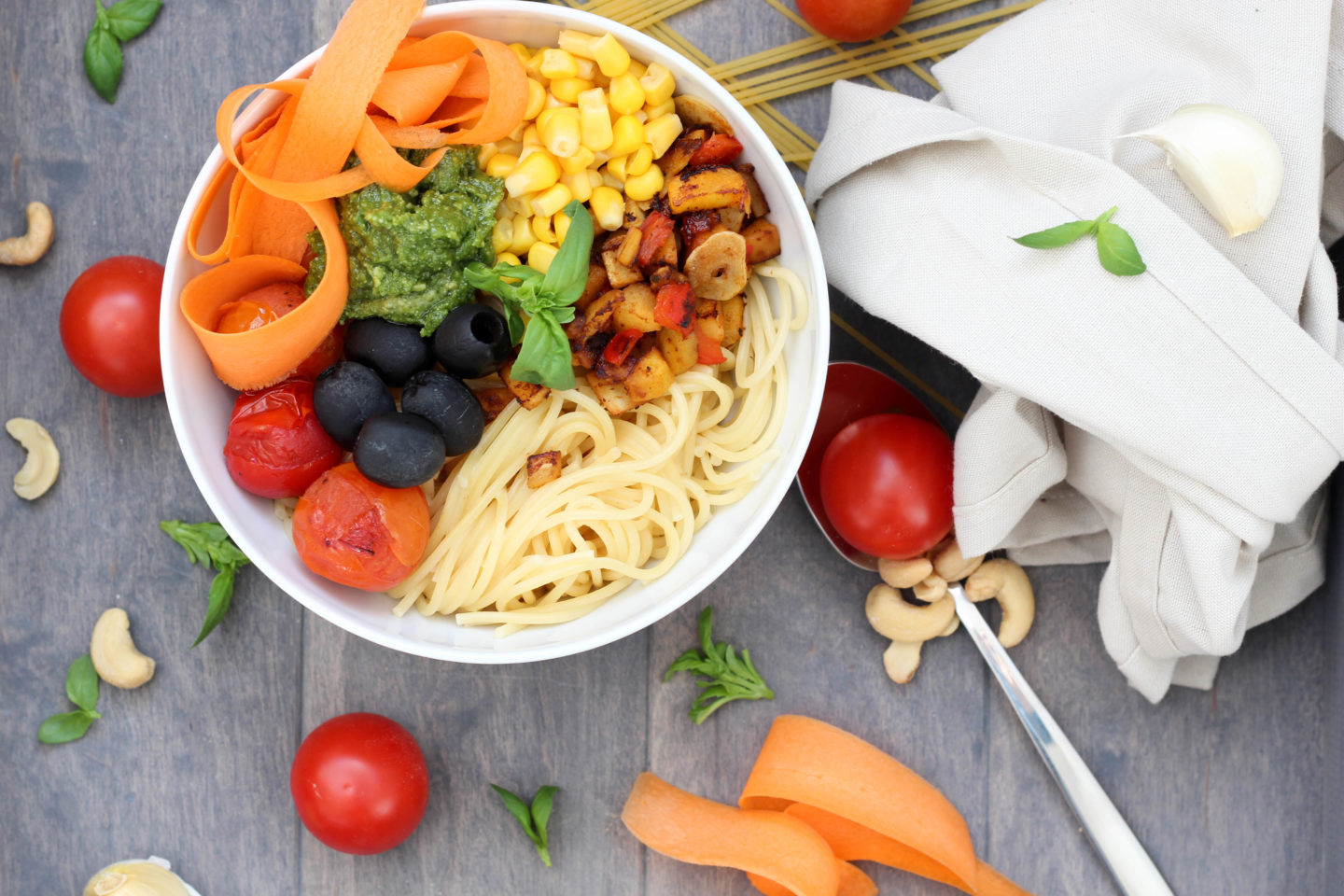 Vegan - Blog - DeinHomeSpa - Bowl- Bolognese - Powerfood - Healthy - Pesto