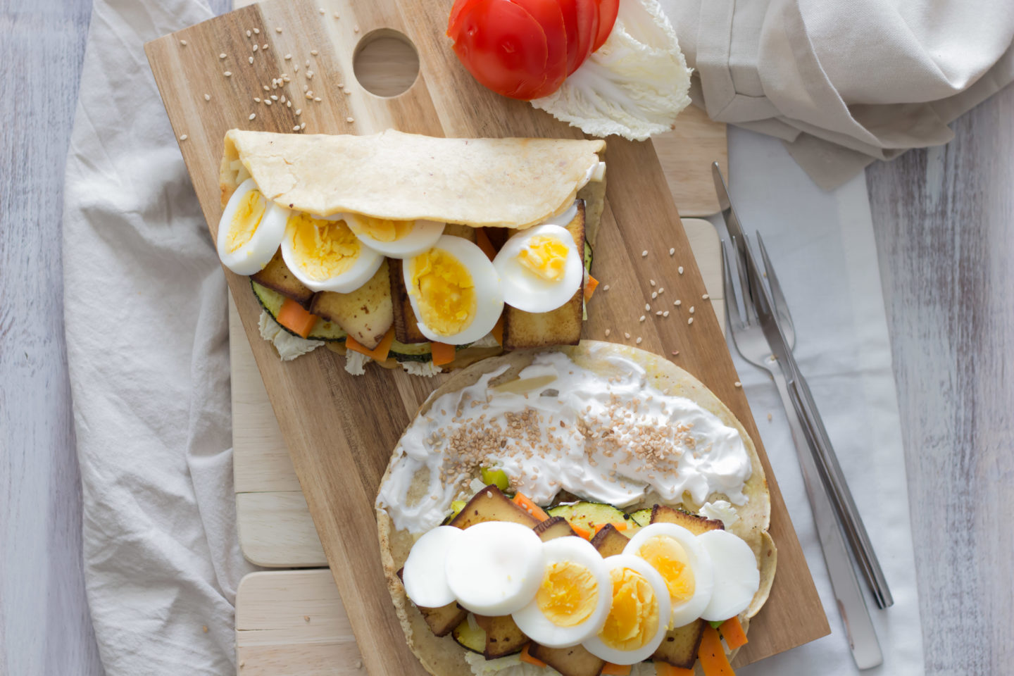Veganes Omelette mit geröstetem Zucchinigemüse für deinen Osterbrunch! Wer mag kann gerne eine Veggie Variante mit Ei daraus machen...