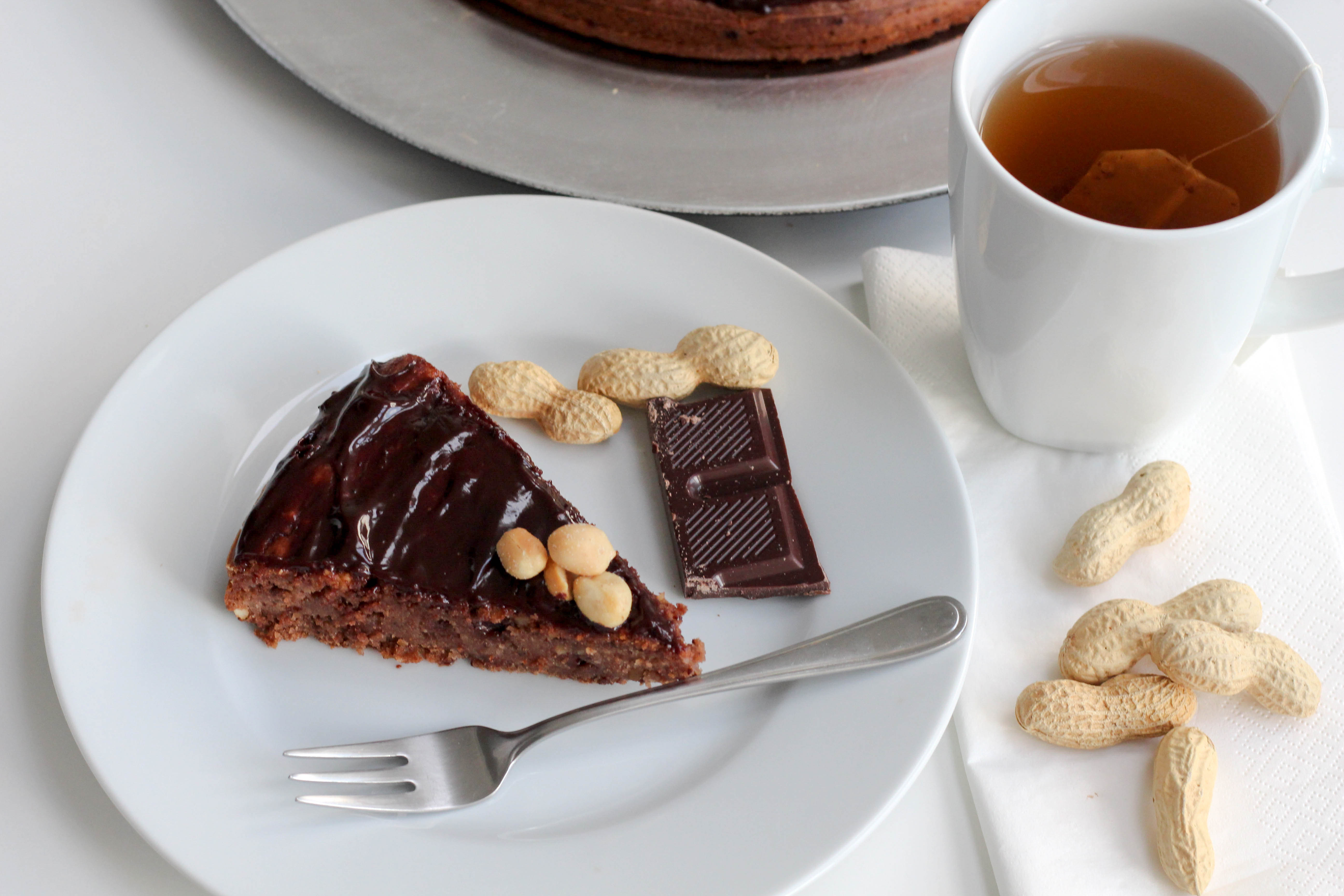 vegan-erdnusskuchen-schokolade-soulfood-homespa-plantbased-1-von-1-6