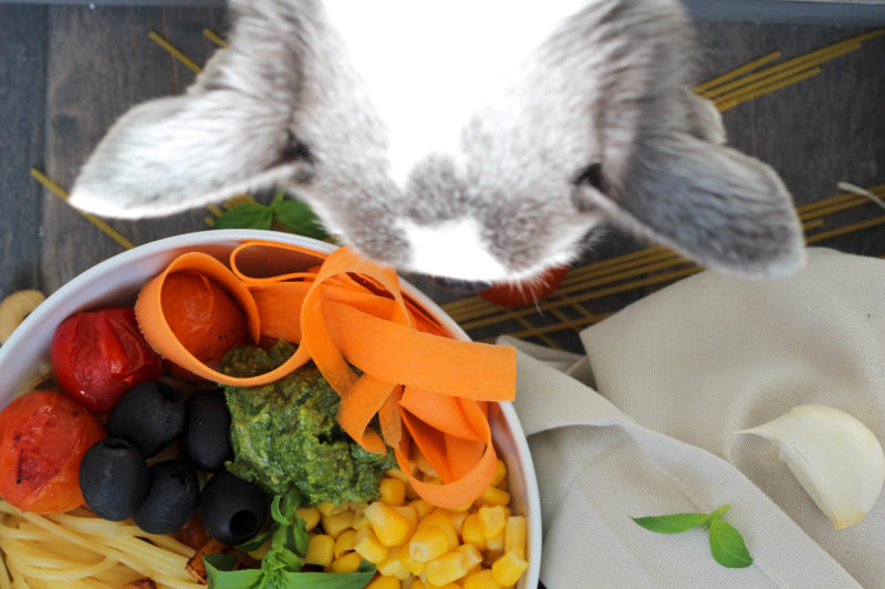 Vegan - Blog - DeinHomeSpa - Bowl- Bolognese - Powerfood - Healthy - Pesto