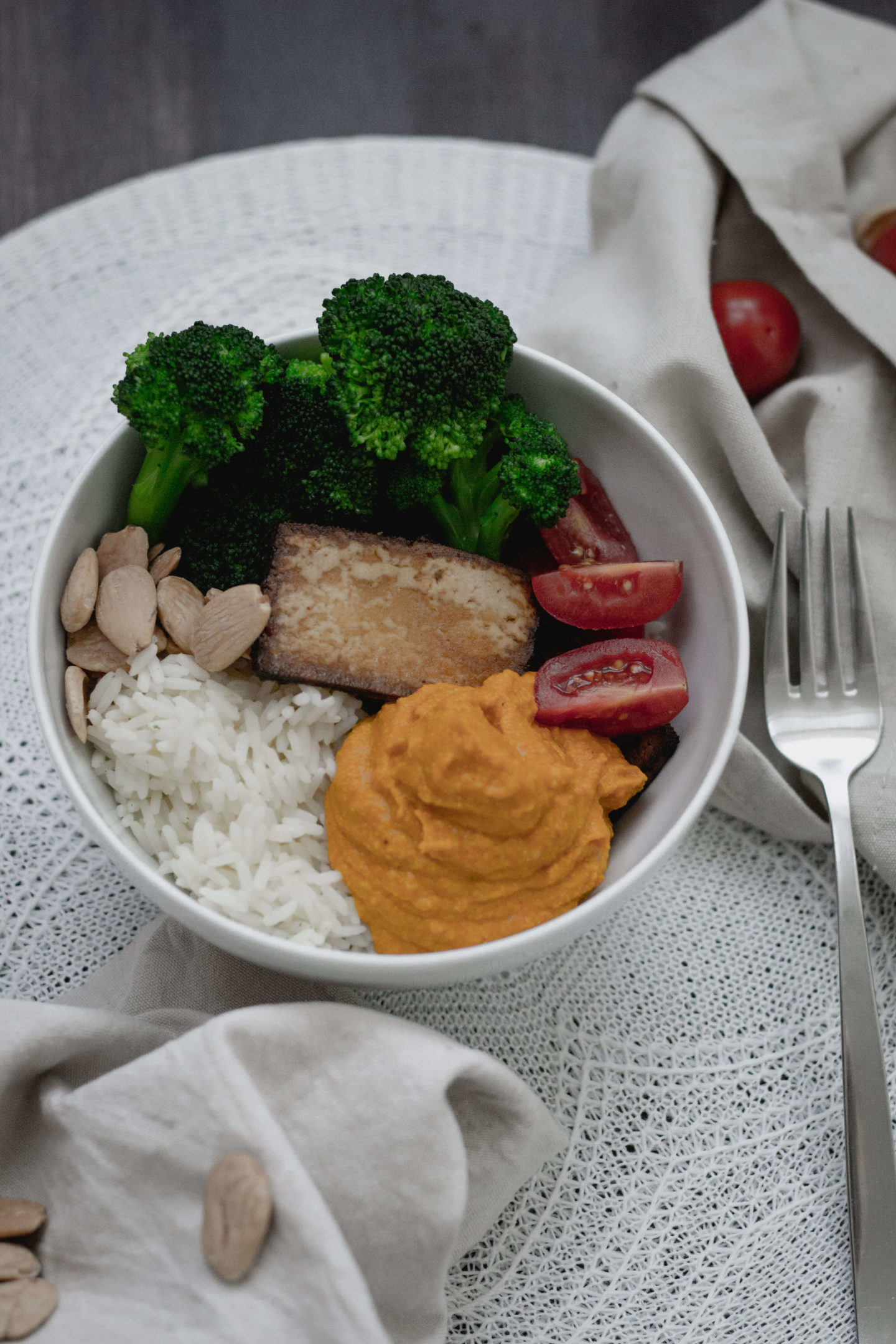 Veganer Kürbishummus -Mandeln- Sesam – Herbstrezepte Vegan – Bowl – Dein HomeSpa – Food & Lifestyleblog aus dem Mostviertel
